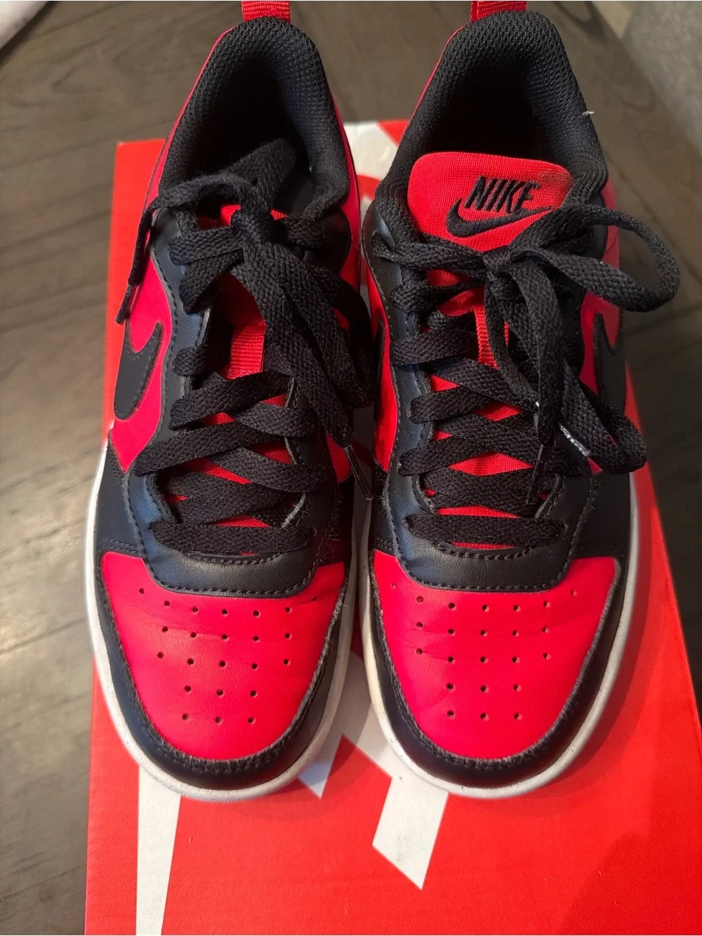 Nike Kids Red and Black Low-Top Sneakers